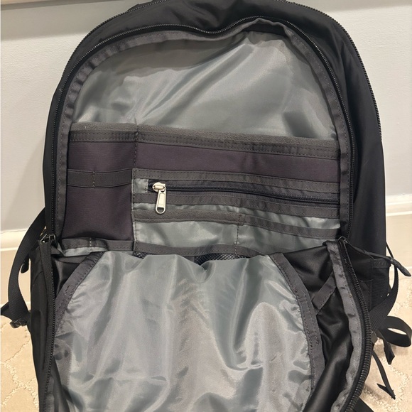 The North Face Borealis Backpack - Picture 4 of 8